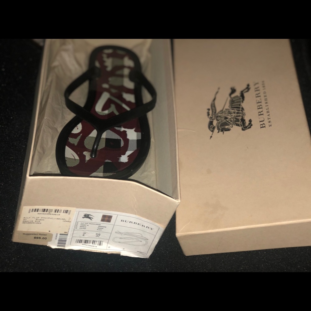 SLIDES FROM BURBERRY